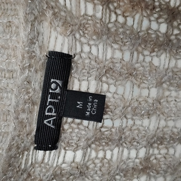 Winter dress with long sleeves - Picture 3 of 6